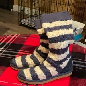 EUC navy and cream stripe UGGS